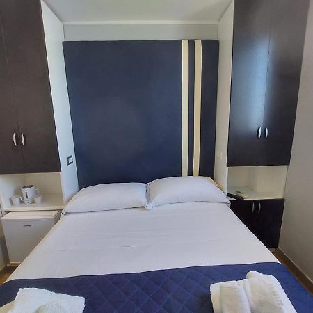 La Stanza Sul Porto Di Amalfi Camera Piccina Piccina Con Bagno Privato E Terrazzino Vista Mare Екстериор снимка