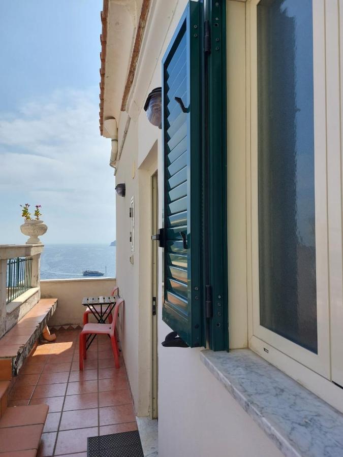 La Stanza Sul Porto Di Amalfi Camera Piccina Piccina Con Bagno Privato E Terrazzino Vista Mare Екстериор снимка