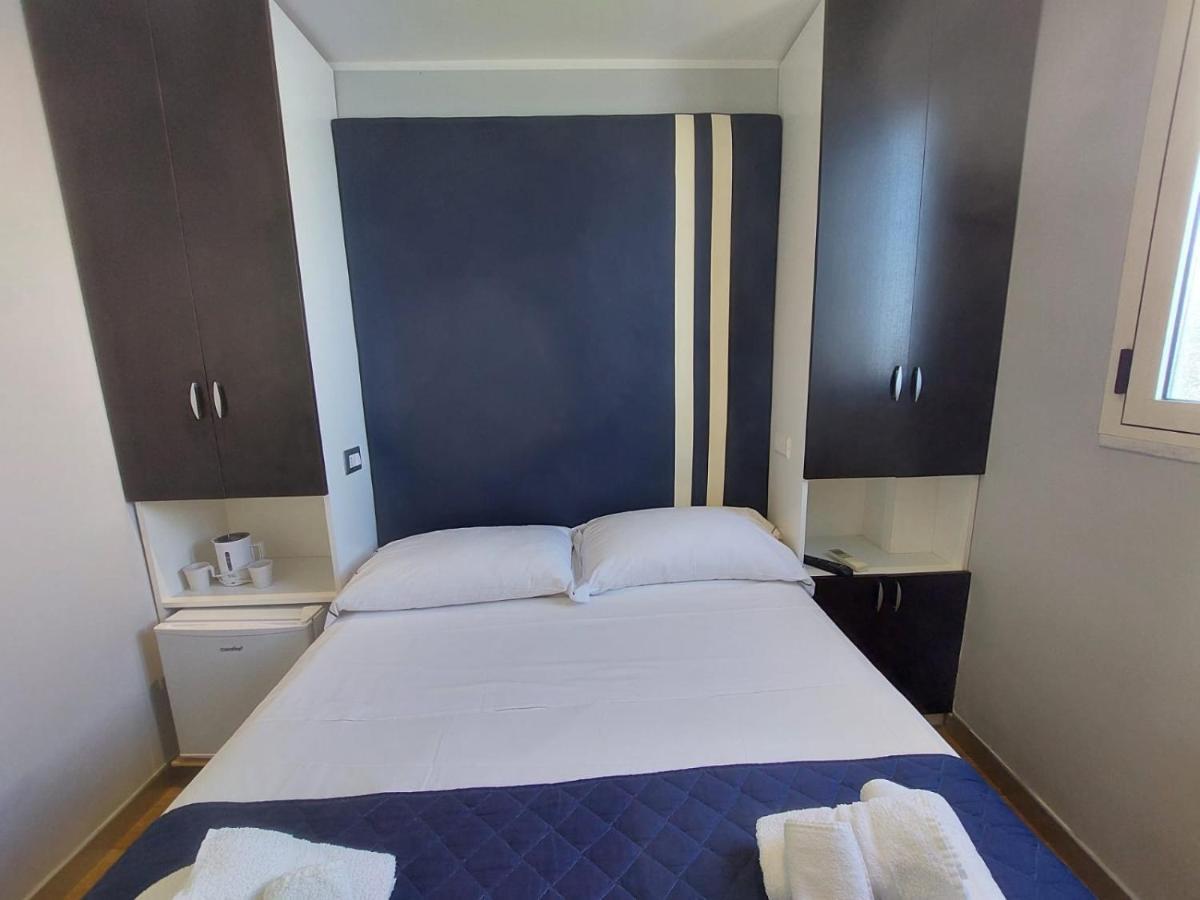 La Stanza Sul Porto Di Amalfi Camera Piccina Piccina Con Bagno Privato E Terrazzino Vista Mare Екстериор снимка